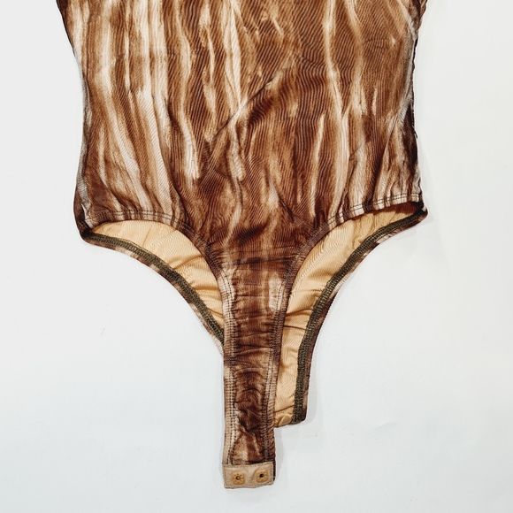 Superdown Bojana bodysuit in Brown - Picture 9 of 14